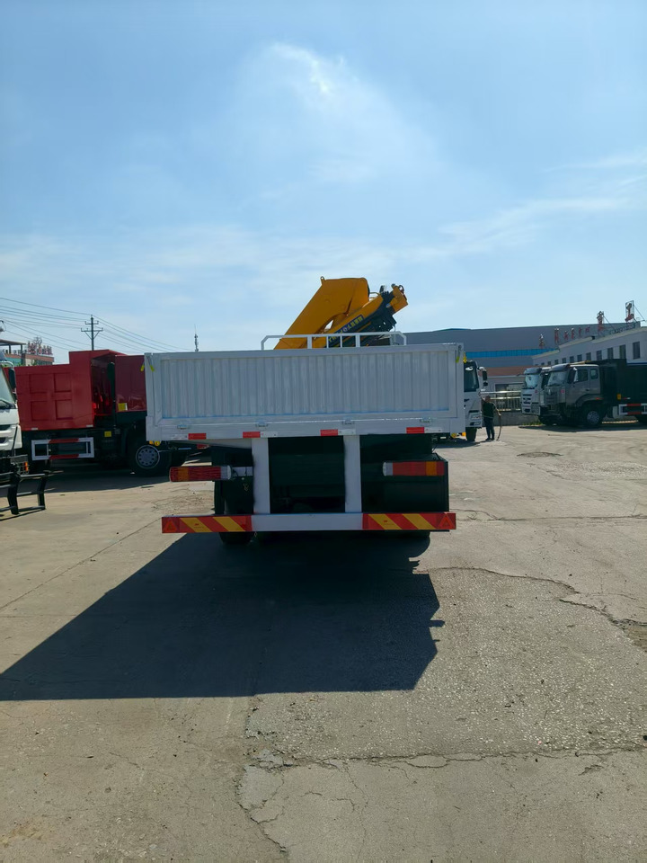 Shacman - Crane truck: picture 5 Shacman - Crane truck: picture 5