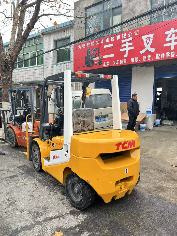 TCM FD30 - Diesel forklift: picture 3 TCM FD30 - Diesel forklift: picture 3
