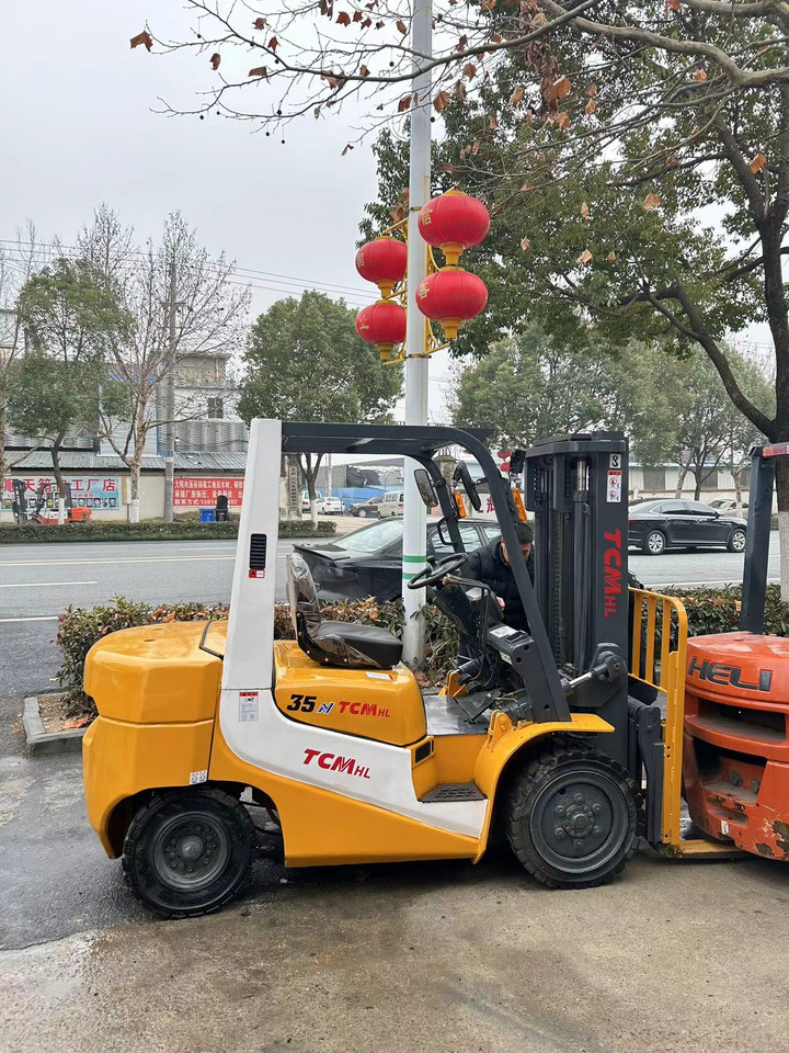 TCM FD30 - Diesel forklift: picture 1 TCM FD30 - Diesel forklift: picture 1
