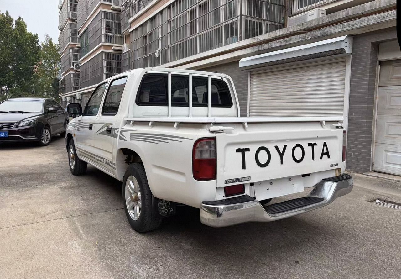TOYOTA Toyota Hilux Truck Click for Discount - Tipper: picture 4 TOYOTA Toyota Hilux Truck Click for Discount - Tipper: picture 4