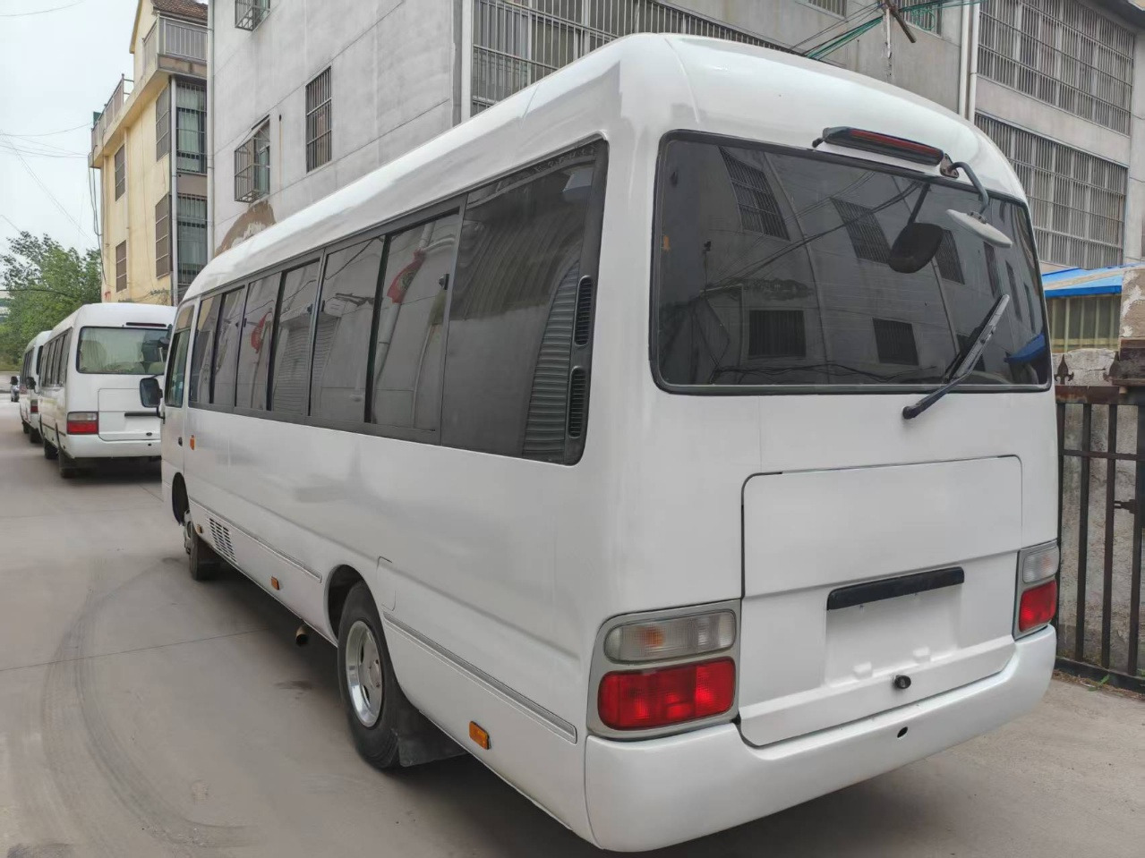 TOYOTA White Mini Bus 29 Seats Click Here for Discount - Coach: picture 5 TOYOTA White Mini Bus 29 Seats Click Here for Discount - Coach: picture 5