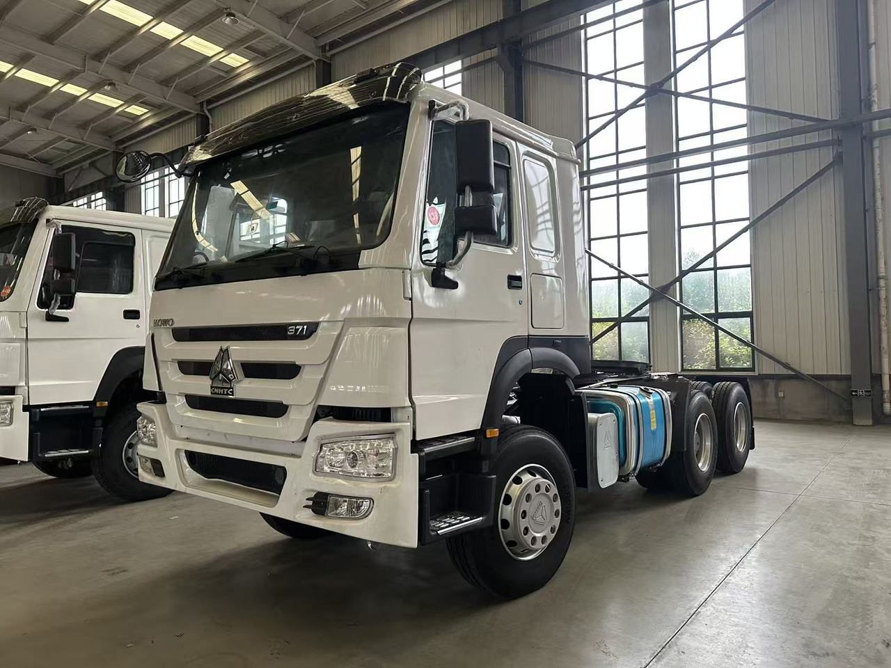 SINOTRUK HOWO 371HP Tractor 6x4 Click for Discount - Tractor unit: picture 1 SINOTRUK HOWO 371HP Tractor 6x4 Click for Discount - Tractor unit: picture 1