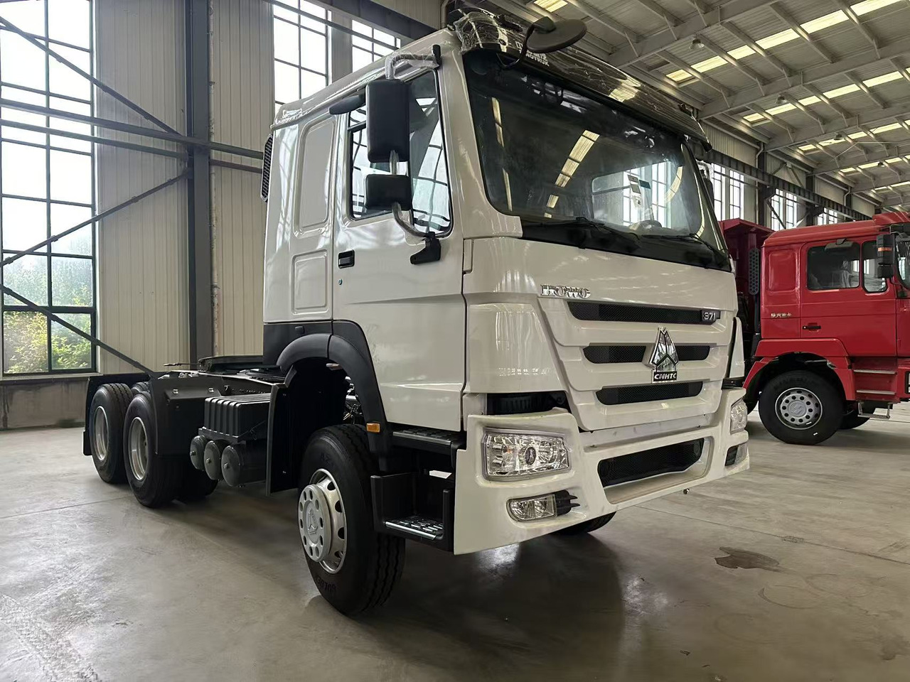 SINOTRUK HOWO 371HP Tractor 6x4 Click for Discount - Tractor unit: picture 4 SINOTRUK HOWO 371HP Tractor 6x4 Click for Discount - Tractor unit: picture 4