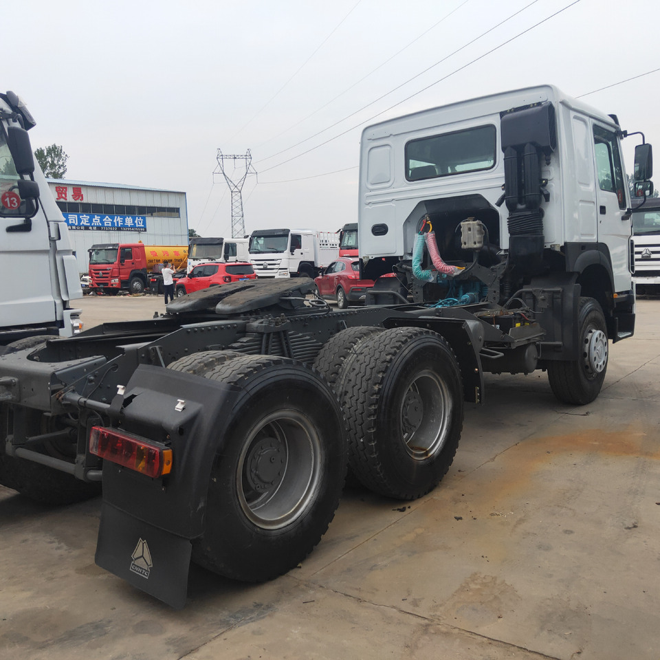 Tractor unit SINOTRUK HOWO371: picture 6