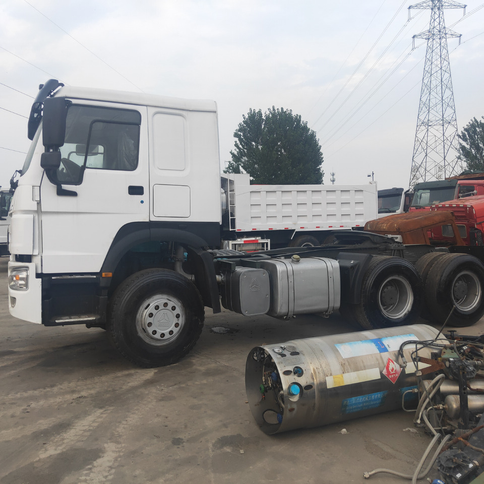 SINOTRUK HOWO375 - Tractor unit: picture 3 SINOTRUK HOWO375 - Tractor unit: picture 3