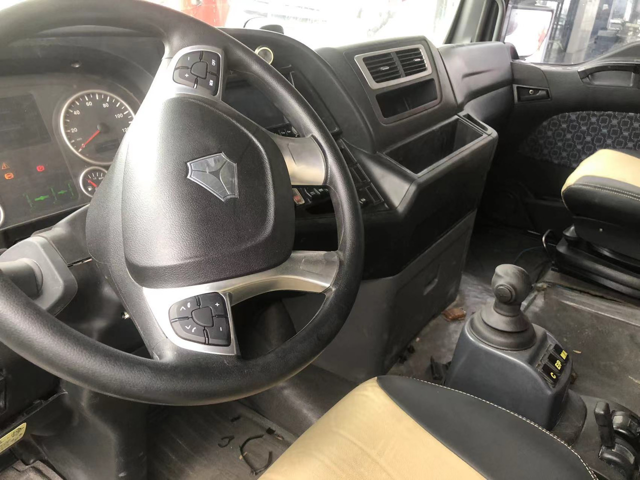 SINOTRUK Truck Unit C7H 4X2 Click Here for Discount - Tractor unit: picture 4 SINOTRUK Truck Unit C7H 4X2 Click Here for Discount - Tractor unit: picture 4