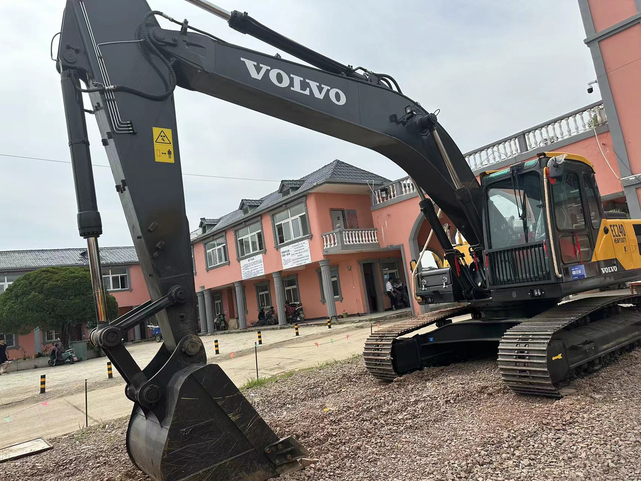 VOLVO Excavator EC240 - Excavator: picture 4 VOLVO Excavator EC240 - Excavator: picture 4