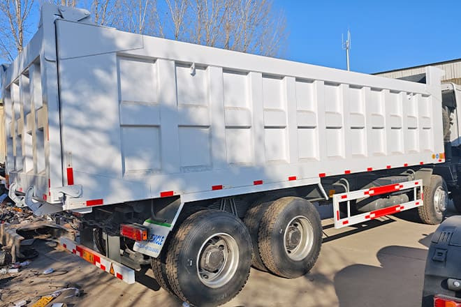 SINOTRUK Howo 371 8x4 Dump Truck for Sale in Africa - Tipper, Crane truck: picture 3 SINOTRUK Howo 371 8x4 Dump Truck for Sale in Africa - Tipper, Crane truck: picture 3