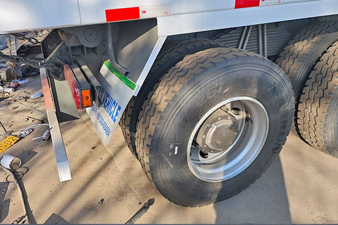 SINOTRUK Howo 371 8x4 Dump Truck for Sale in Africa - Tipper, Crane truck: picture 5 SINOTRUK Howo 371 8x4 Dump Truck for Sale in Africa - Tipper, Crane truck: picture 5