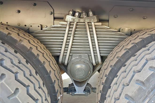 SINOTRUK Howo 371 8x4 Dump Truck for Sale in Africa - Tipper, Crane truck: picture 4 SINOTRUK Howo 371 8x4 Dump Truck for Sale in Africa - Tipper, Crane truck: picture 4