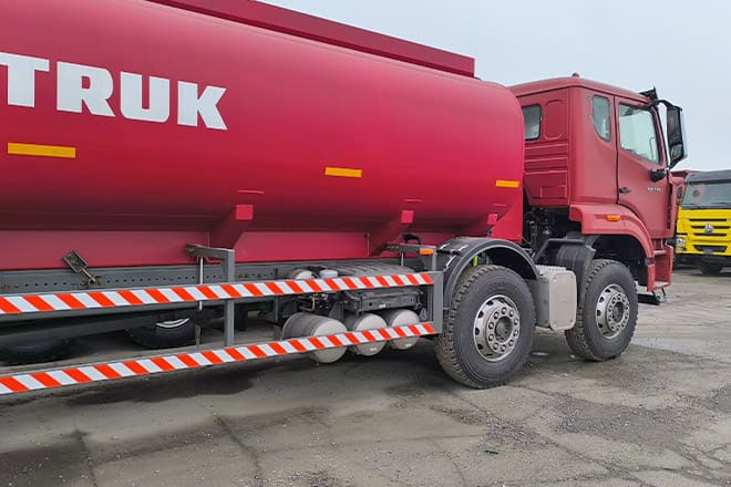 SINOTRUK Howo NX380 Diesel Tanker Truck for Sale in Tanzania - Tanker truck: picture 4 SINOTRUK Howo NX380 Diesel Tanker Truck for Sale in Tanzania - Tanker truck: picture 4