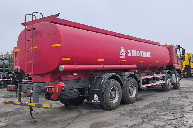 SINOTRUK Howo NX380 Diesel Tanker Truck for Sale in Tanzania - Tanker truck: picture 2 SINOTRUK Howo NX380 Diesel Tanker Truck for Sale in Tanzania - Tanker truck: picture 2