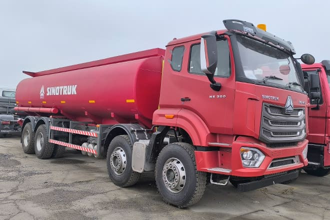 SINOTRUK Howo NX380 Diesel Tanker Truck for Sale in Tanzania - Tanker truck: picture 1 SINOTRUK Howo NX380 Diesel Tanker Truck for Sale in Tanzania - Tanker truck: picture 1