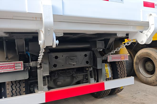 SINOTRUK Used Sinotruk Howo 371 10 Wheeler Dump Truck for Sale in Kenya - Tipper: picture 4 SINOTRUK Used Sinotruk Howo 371 10 Wheeler Dump Truck for Sale in Kenya - Tipper: picture 4