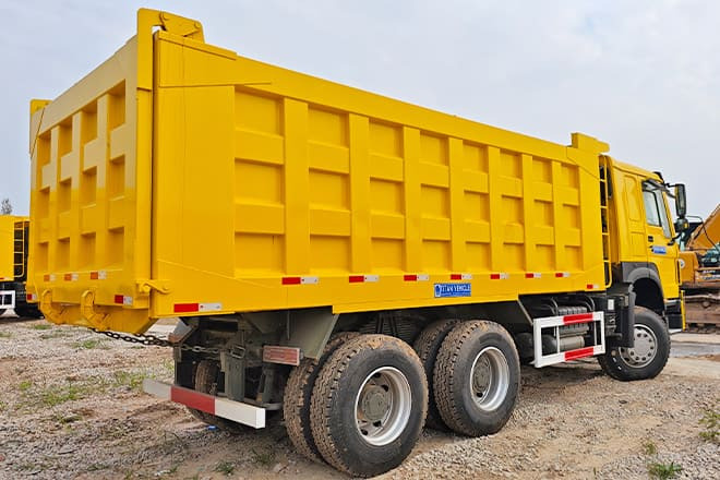 SINOTRUK Used Sinotruk Howo 371 Dump Trucks for Sale in Jamaica - Tipper: picture 2 SINOTRUK Used Sinotruk Howo 371 Dump Trucks for Sale in Jamaica - Tipper: picture 2
