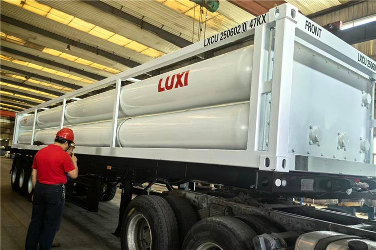 TITAN CNG Tanker Trailer for Sale In Taiwan - Tanker semi-trailer: picture 3 TITAN CNG Tanker Trailer for Sale In Taiwan - Tanker semi-trailer: picture 3