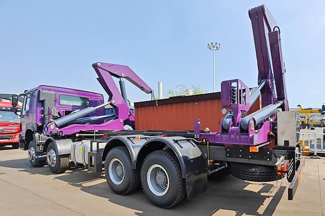 XCMG 37 Ton Container Side Lifter Truck for Sale in Kiribati - Container transporter/ Swap body truck: picture 4 XCMG 37 Ton Container Side Lifter Truck for Sale in Kiribati - Container transporter/ Swap body truck: picture 4
