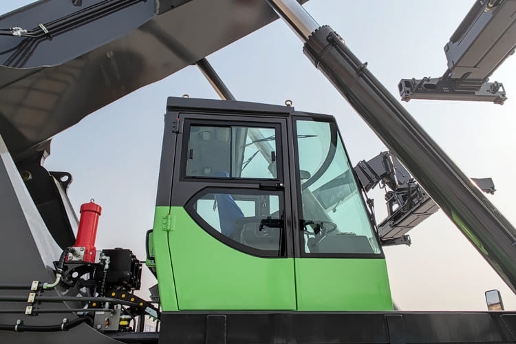 XCMG 45 Ton Reach Stacker for 20ft 40ft Container Handling - Port equipment: picture 4 XCMG 45 Ton Reach Stacker for 20ft 40ft Container Handling - Port equipment: picture 4