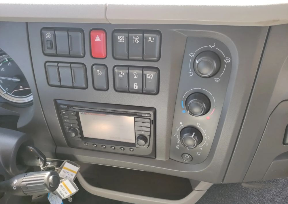Box truck DAF LF 18.320 Kontener 20 palet: picture 12