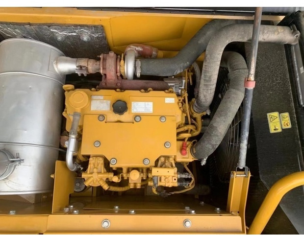 Crawler excavator 2021 Caterpillar 318D2: picture 12