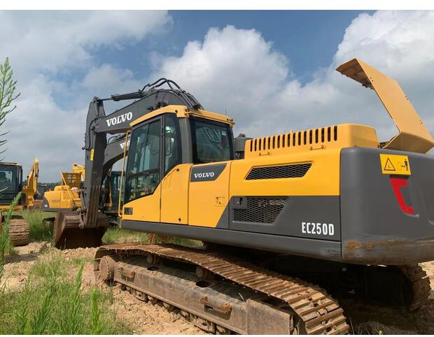 Crawler excavator 2023 Volvo EC250: picture 9