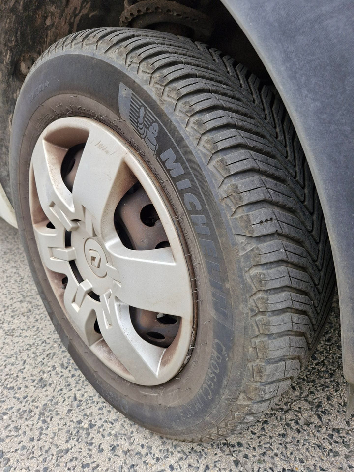 Renault Kangoo de 2011, 2 places, équipé de gyrophare. CT du 26/01/26 refusé car pneus aux mauvaises dimensions, feux avant opaques. Voir en pièces jointes la carte grise, les derniers CT et l'histori - Other machinery: picture 4 Renault Kangoo de 2011, 2 places, équipé de gyrophare. CT du 26/01/26 refusé car pneus aux mauvaises dimensions, feux avant opaques. Voir en pièces jointes la carte grise, les derniers CT et l'histori - Other machinery: picture 4