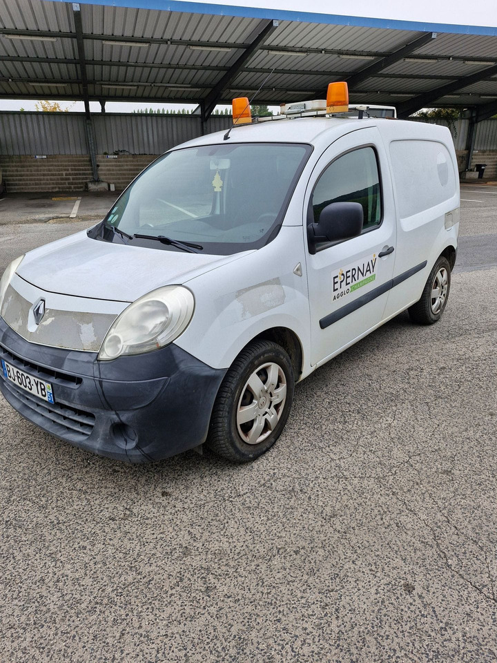 Renault Kangoo de 2011, 2 places, équipé de gyrophare. CT du 26/01/26 refusé car pneus aux mauvaises dimensions, feux avant opaques. Voir en pièces jointes la carte grise, les derniers CT et l'histori - Other machinery: picture 1 Renault Kangoo de 2011, 2 places, équipé de gyrophare. CT du 26/01/26 refusé car pneus aux mauvaises dimensions, feux avant opaques. Voir en pièces jointes la carte grise, les derniers CT et l'histori - Other machinery: picture 1