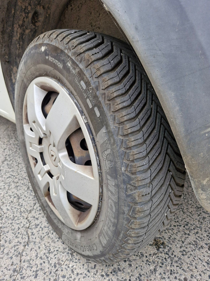 Renault Kangoo de 2011, 2 places, équipé de gyrophare. CT du 26/01/26 refusé car pneus aux mauvaises dimensions, feux avant opaques. Voir en pièces jointes la carte grise, les derniers CT et l'histori - Other machinery: picture 3 Renault Kangoo de 2011, 2 places, équipé de gyrophare. CT du 26/01/26 refusé car pneus aux mauvaises dimensions, feux avant opaques. Voir en pièces jointes la carte grise, les derniers CT et l'histori - Other machinery: picture 3