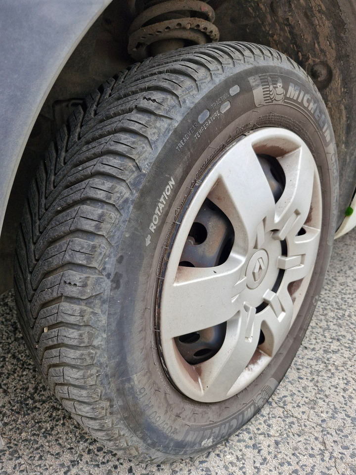 Renault Kangoo de 2011, 2 places, équipé de gyrophare. CT du 26/01/26 refusé car pneus aux mauvaises dimensions, feux avant opaques. Voir en pièces jointes la carte grise, les derniers CT et l'histori - Other machinery: picture 5 Renault Kangoo de 2011, 2 places, équipé de gyrophare. CT du 26/01/26 refusé car pneus aux mauvaises dimensions, feux avant opaques. Voir en pièces jointes la carte grise, les derniers CT et l'histori - Other machinery: picture 5