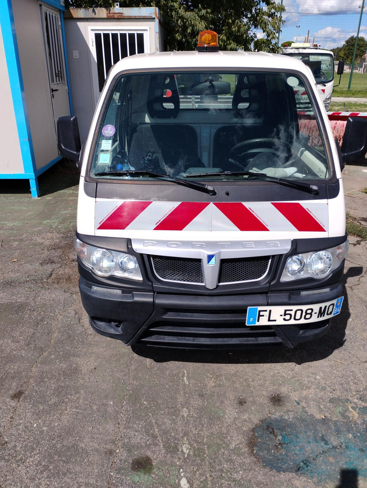 PIAGGIO PORTER 2 PLACES AVEC PLATEAU GENRE CTTE / DISPONIBL - Open body delivery van: picture 2 PIAGGIO PORTER 2 PLACES AVEC PLATEAU GENRE CTTE / DISPONIBL - Open body delivery van: picture 2