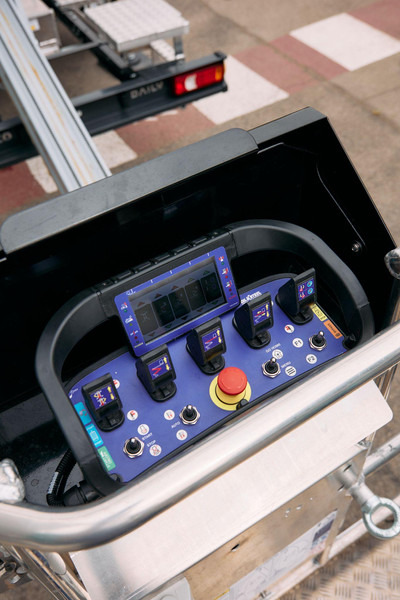 Oil & Steel Snake 26 Sobre IVECO 35S14 Distancia entre ejes 4100 mm - Aerial platform: picture 4 Oil & Steel Snake 26 Sobre IVECO 35S14 Distancia entre ejes 4100 mm - Aerial platform: picture 4