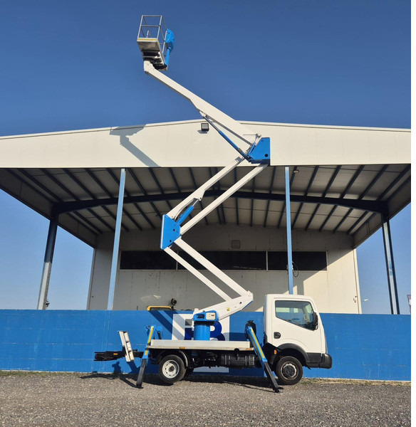 Usado SOCAGE DA320 sobre NISSAN CABSTAR 35.12 - Aerial platform: picture 4 Usado SOCAGE DA320 sobre NISSAN CABSTAR 35.12 - Aerial platform: picture 4
