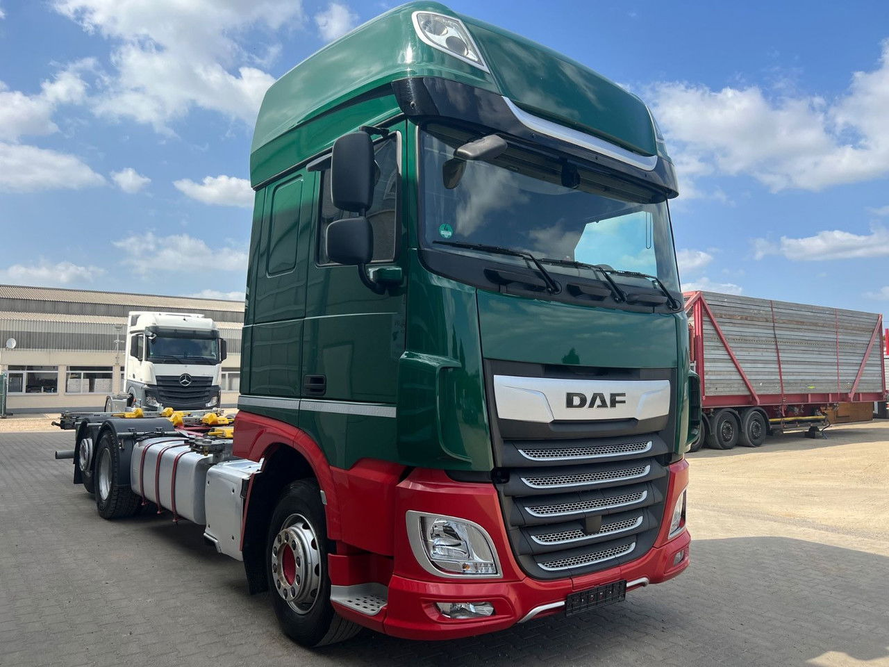 DAF XF 480 FAN SSC BDF C715/745 + Intarder + 2x Tank - Container transporter/ Swap body truck: picture 3 DAF XF 480 FAN SSC BDF C715/745 + Intarder + 2x Tank - Container transporter/ Swap body truck: picture 3