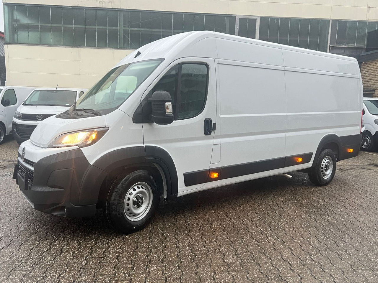 Opel Kasten 3,5 L4 H2 PS 180 Automatik+AHK Kasten 3,5 L4 H2 PS 180 Automatik+AHK - Closed box van: picture 2 Opel Kasten 3,5 L4 H2 PS 180 Automatik+AHK Kasten 3,5 L4 H2 PS 180 Automatik+AHK - Closed box van: picture 2