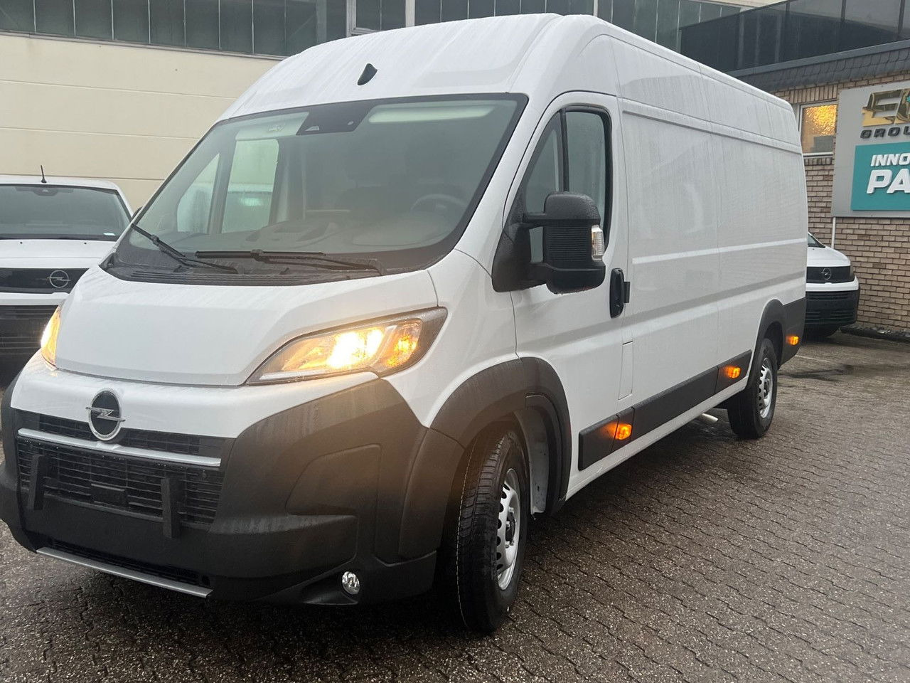 Opel Kasten 3,5 L4 H2 PS 180 Automatik+AHK Kasten 3,5 L4 H2 PS 180 Automatik+AHK - Closed box van: picture 1 Opel Kasten 3,5 L4 H2 PS 180 Automatik+AHK Kasten 3,5 L4 H2 PS 180 Automatik+AHK - Closed box van: picture 1