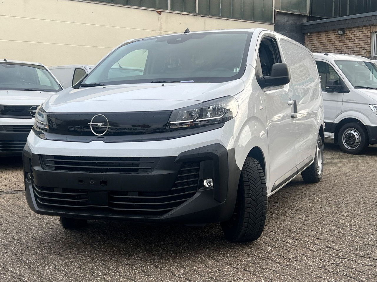 Opel Vivaro Cargo L2 H1 120 PS Allwetter AHK Rückfahr - Panel van: picture 4 Opel Vivaro Cargo L2 H1 120 PS Allwetter AHK Rückfahr - Panel van: picture 4