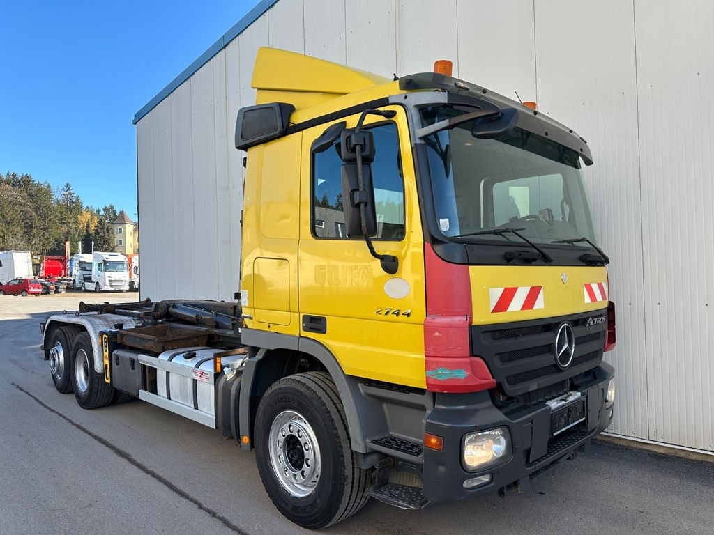 Mercedes-Benz Actros 2744 EEV 3 Pedale Retarder 20T Hacken - Hook lift truck: picture 2 Mercedes-Benz Actros 2744 EEV 3 Pedale Retarder 20T Hacken - Hook lift truck: picture 2