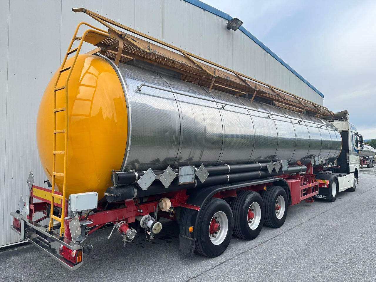 Schwarzmüller Chemi L4BH 42050L Lift BPW - Tanker semi-trailer: picture 3 Schwarzmüller Chemi L4BH 42050L Lift BPW - Tanker semi-trailer: picture 3