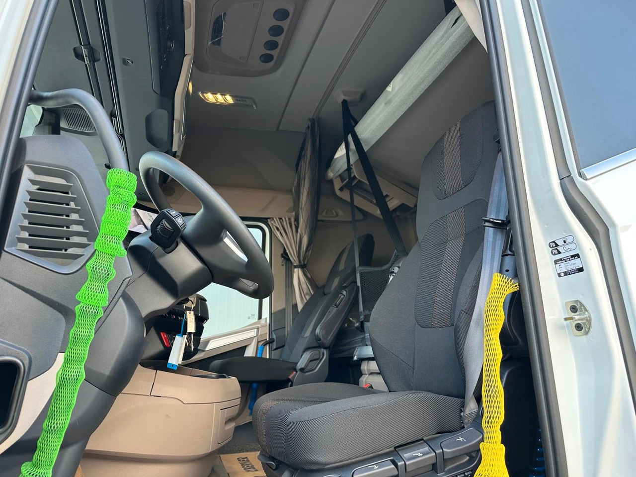 DAF XG 530 Retarder Standklima 3 Jahre Garantie DAF XG 530 Retarder Standklima 3 Jahre Garantie - Tractor unit: picture 5 DAF XG 530 Retarder Standklima 3 Jahre Garantie DAF XG 530 Retarder Standklima 3 Jahre Garantie - Tractor unit: picture 5