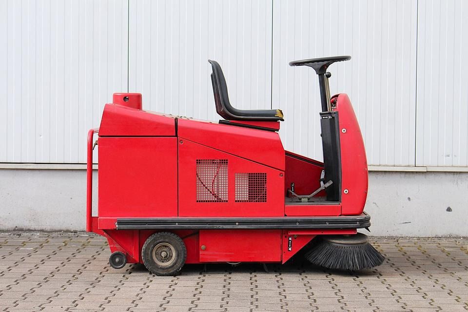RCM R703 E/1 elektro Aufsitz- Kehrsaugmaschine Kehrmaschine - Industrial sweeper: picture 2 RCM R703 E/1 elektro Aufsitz- Kehrsaugmaschine Kehrmaschine - Industrial sweeper: picture 2