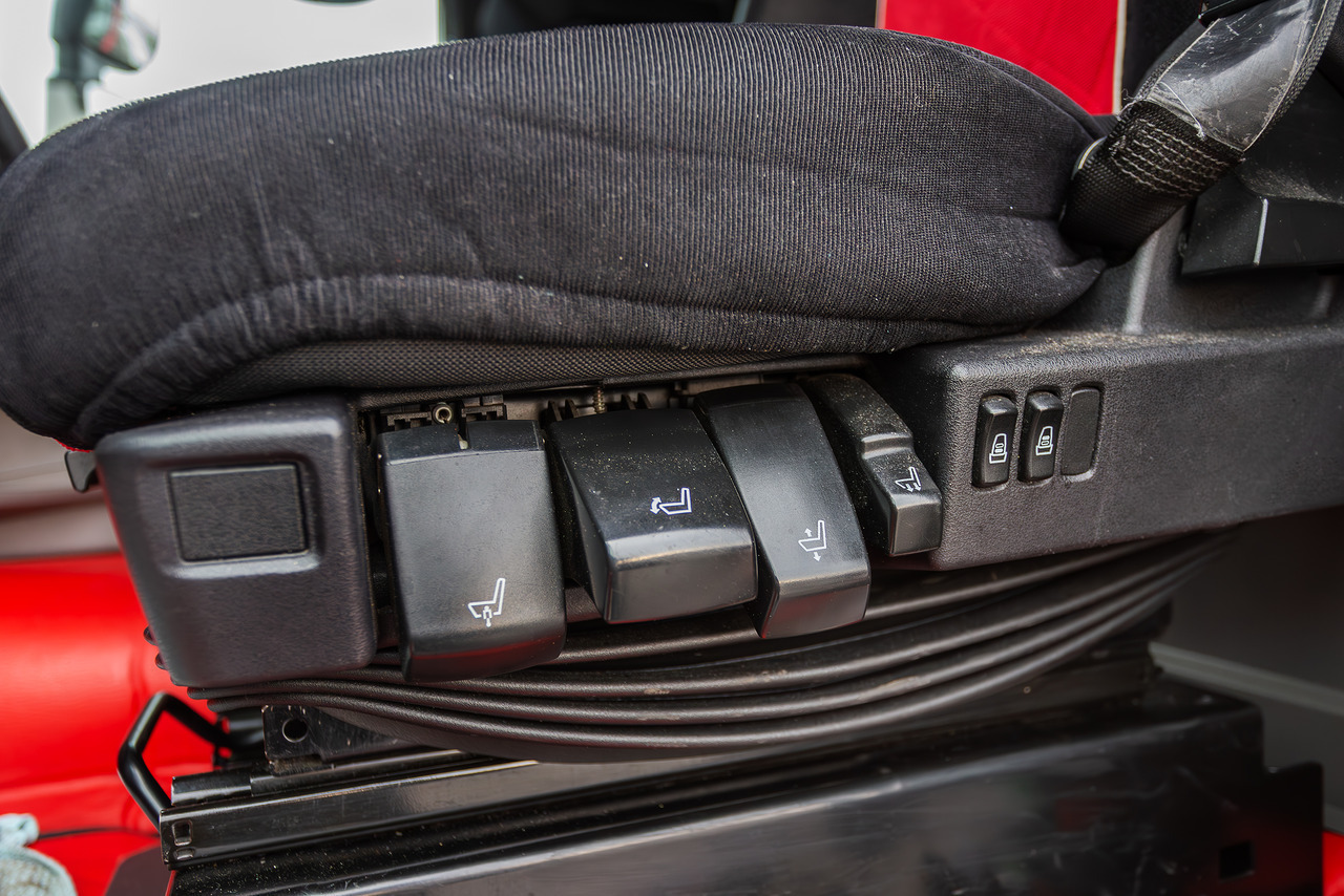 Tractor unit SCANIA R450: picture 9