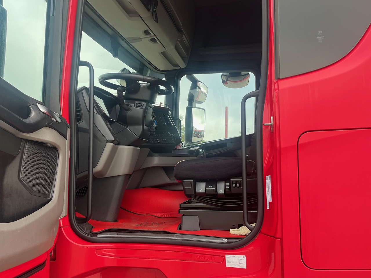 Tractor unit SCANIA R450: picture 8