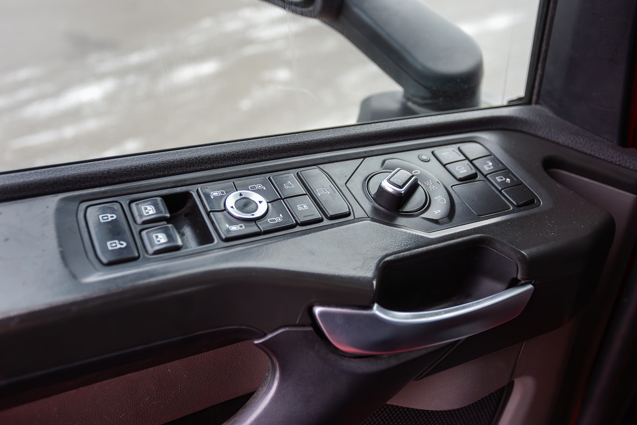 Tractor unit SCANIA R450: picture 12