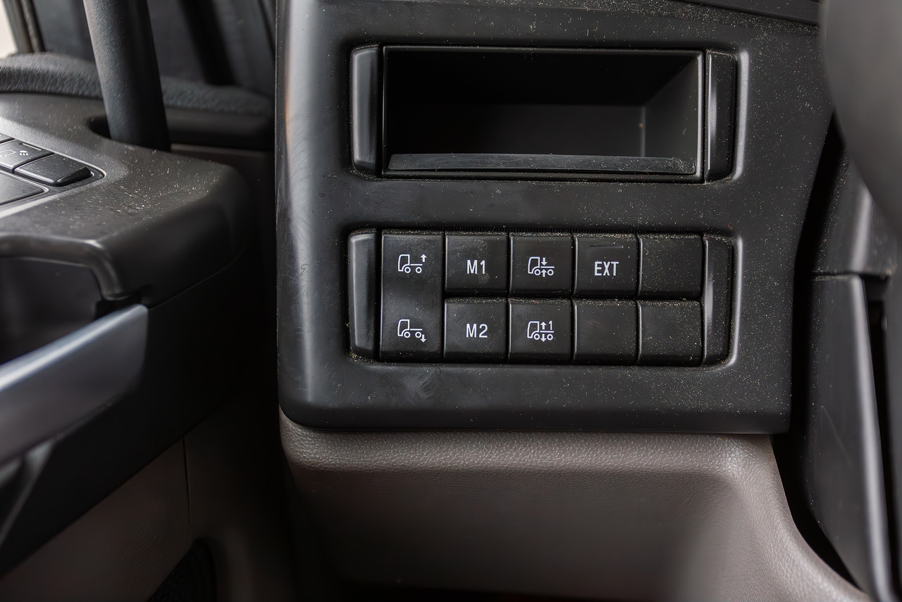 Tractor unit SCANIA R450: picture 16