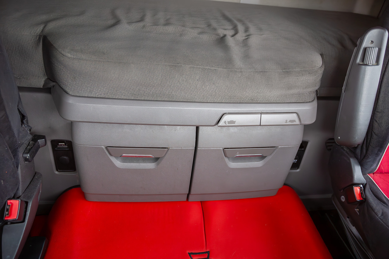 Tractor unit SCANIA R450: picture 14