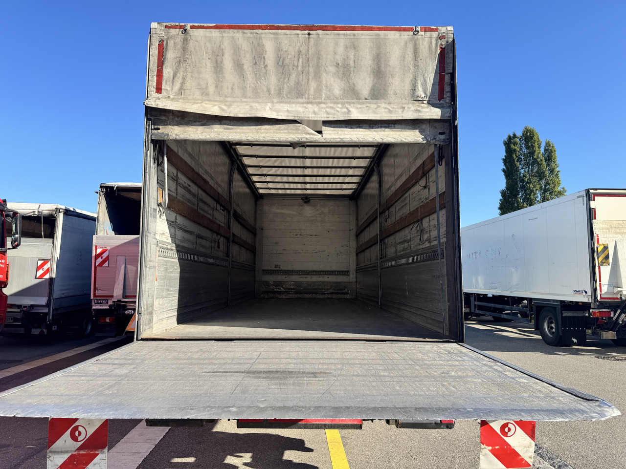 MERCEDES-BENZ Actros 1836 4x2 Blache-Hebebühne - Curtain side truck: picture 4 MERCEDES-BENZ Actros 1836 4x2 Blache-Hebebühne - Curtain side truck: picture 4