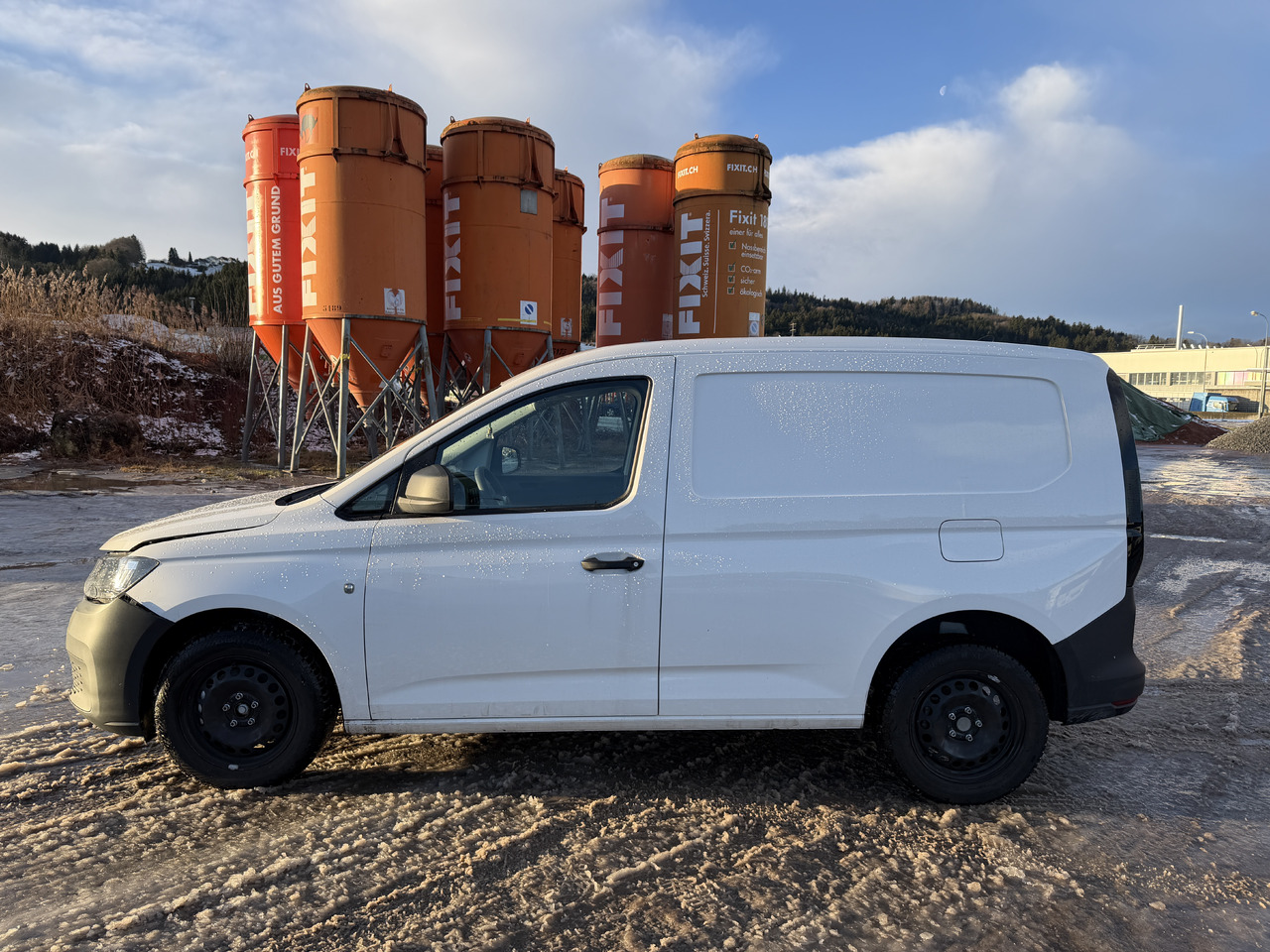 VOLKSWAGEN Caddy 1.5 TSI (Unfall) - Small van: picture 2 VOLKSWAGEN Caddy 1.5 TSI (Unfall) - Small van: picture 2