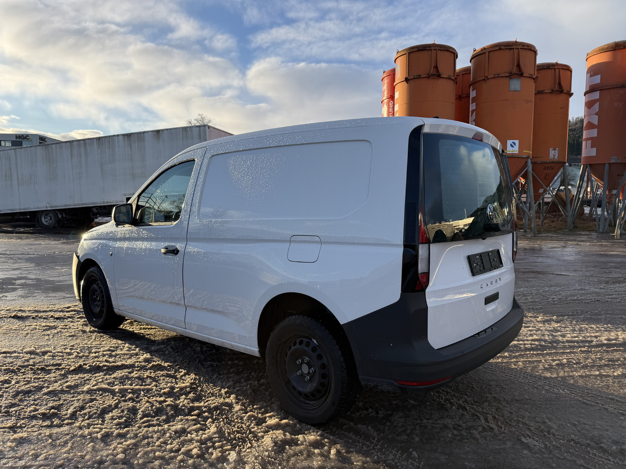 VOLKSWAGEN Caddy 1.5 TSI (Unfall) - Small van: picture 3 VOLKSWAGEN Caddy 1.5 TSI (Unfall) - Small van: picture 3