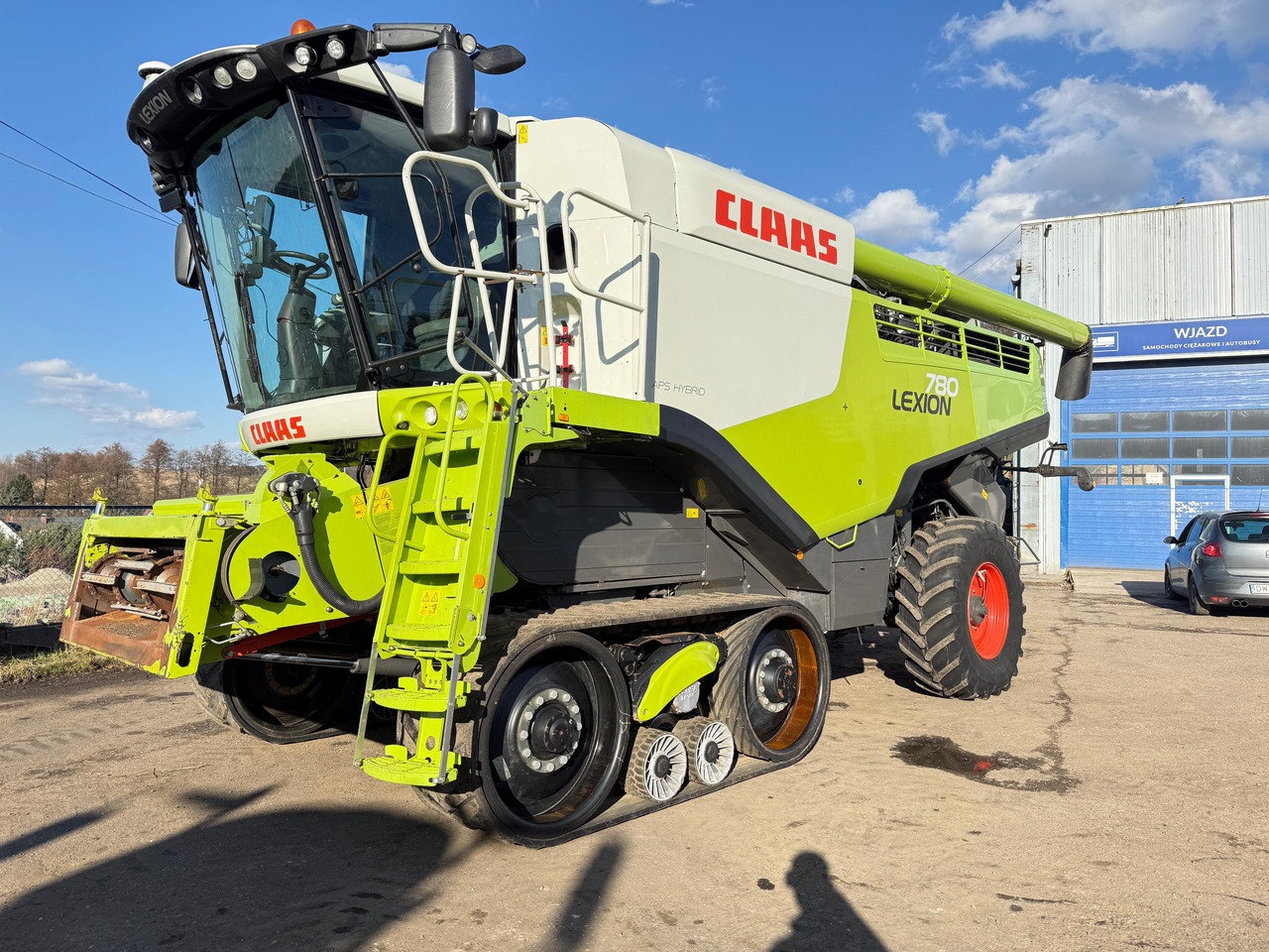 CLAAS LEXION 780 TT - 2014 ROK + MACDON FD 135 - 2021 ROK - Combine harvester: picture 1 CLAAS LEXION 780 TT - 2014 ROK + MACDON FD 135 - 2021 ROK - Combine harvester: picture 1
