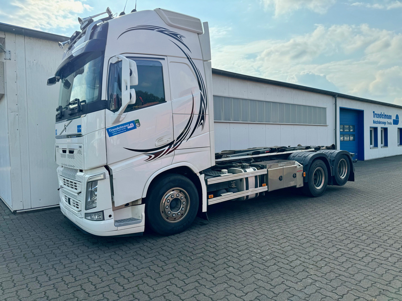 VOLVO Fh-13-540 6x4R - Hook lift truck: picture 2 VOLVO Fh-13-540 6x4R - Hook lift truck: picture 2
